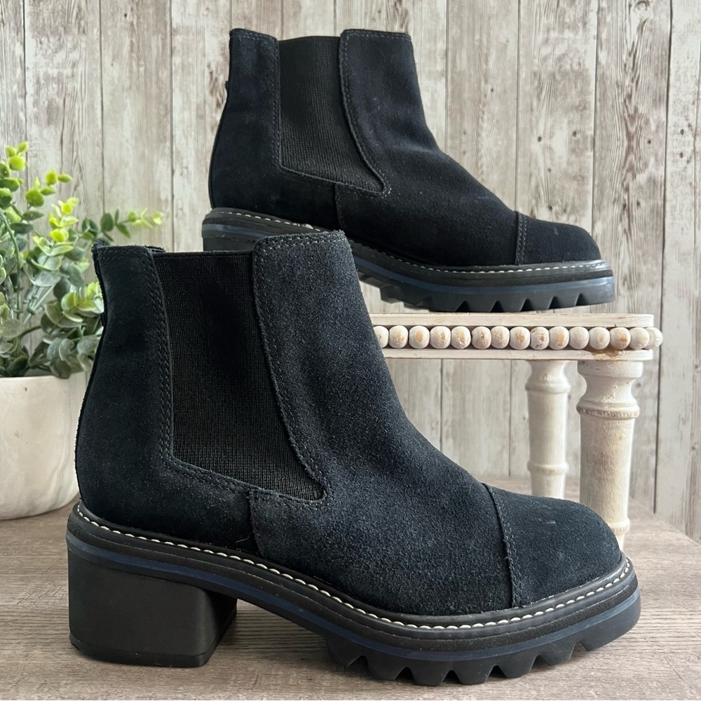 Bernardo Salem Water Resistant Black Suede Chelsea Ankle Lug Sole Boots 6